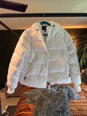 Athleta White Hooded Puffer Jacket
